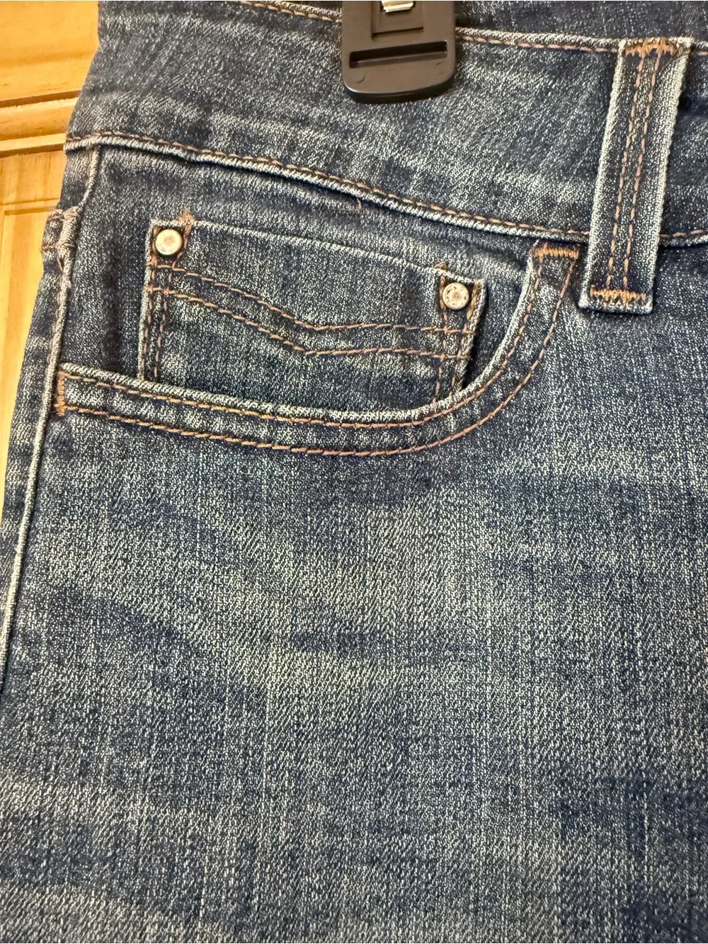 Levi’s 528 Bootcut Jeans Women’s Blue Denim Distressed Fade Stretch size 8 EUC